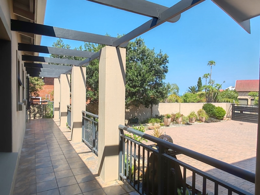 5 Bedroom Property for Sale in Wavecrest Eastern Cape